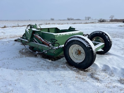 Crown 600 4 Tire Hydraulic Pull Scraper