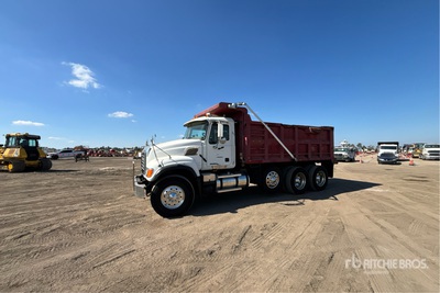 2006 Mack CV713 8x4 Tri/A Camión dumper