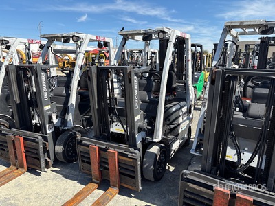 2015 Nissan CF40LP 4000 lb Pneumatic Tire Forklift