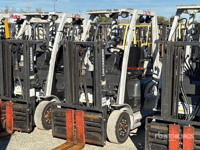2015 Nissan CF40LP 4000 lb Pneumatic Tire Forklift