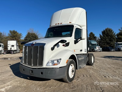 2015 Peterbilt 579 4x2 S/A Day Cab Truck Tractor