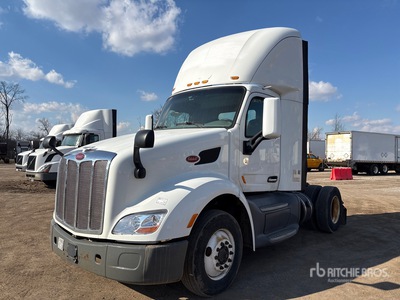 2017 Peterbilt 579 4x2 Day Cab Truck Tractor