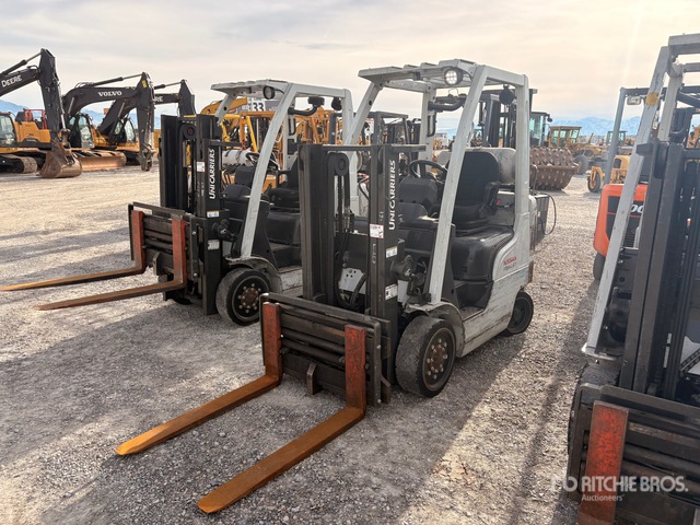 2013 Nissan CF40LP 4000 lb Pneumatic Tire Forklift