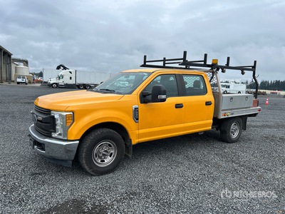 2017 Ford F-250 XL 4x2 Crew Cab Camion à Plateau