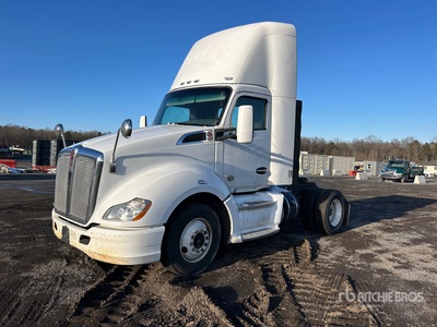 2014 Kenworth T680 4x2 S/A Day Cab Truck Tractor