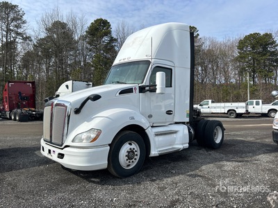2015 Kenworth T680 4x2 S/A Day Cab Truck Tractor