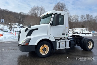 2016 Volvo VNL42T 4x2 S/A Dagcabine Trekker