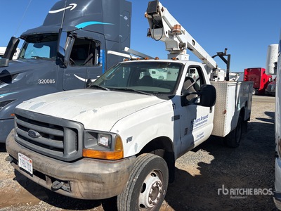 28 ft on 2000 Ford F-450 4x2 Bucket Truck