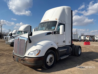 2016 Kenworth T680 4x2 Day Cab Truck Tractor