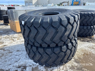 Quantity of (2) Maverick 29.5x25 Reifen (Unused)