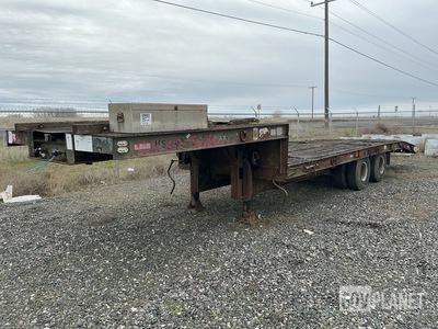 1977 Wisconsin 2500-25 Tilt Deck Trailer
