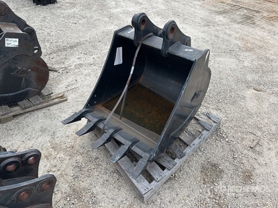 30 in Digging Excavator Bucket