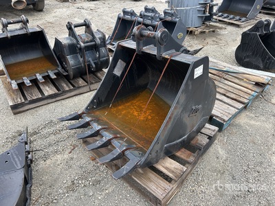 36 in Digging Excavator Bucket
