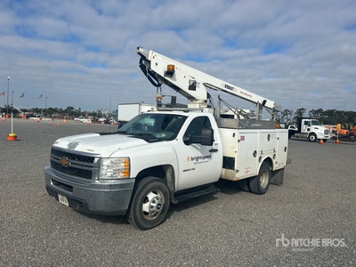 Versalift on 2013 Chevrolet Silverado 3500HD 4x2 Bucket Truck