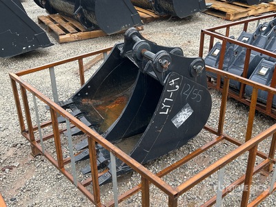 Quantity of (2) Digging 18 in & 12 in Excavator Bucket