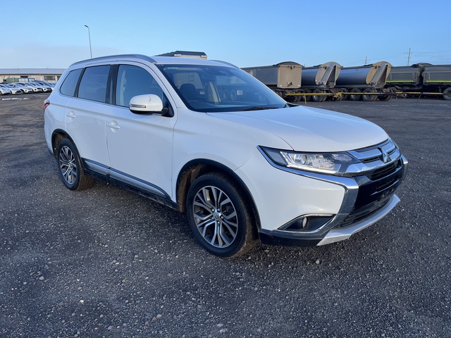 2017 Mitsubishi Outlander 2WD SUV