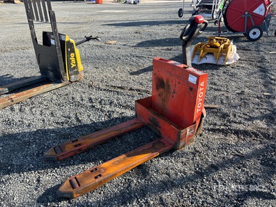 2009 Toyota 7HBW23 4500 lb Electric Pallet Jack