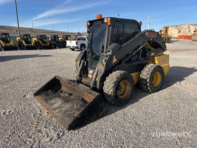 2016 New Holland L228 Chargeuse à direction à glissement