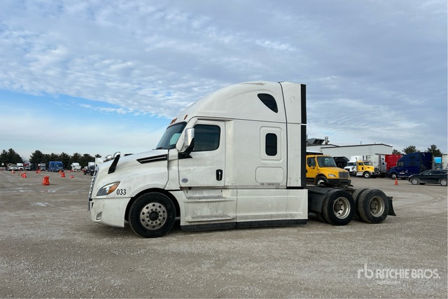 2021 Freightliner Cascadia 126 6x4 T/A Sleeper Truck Tractor