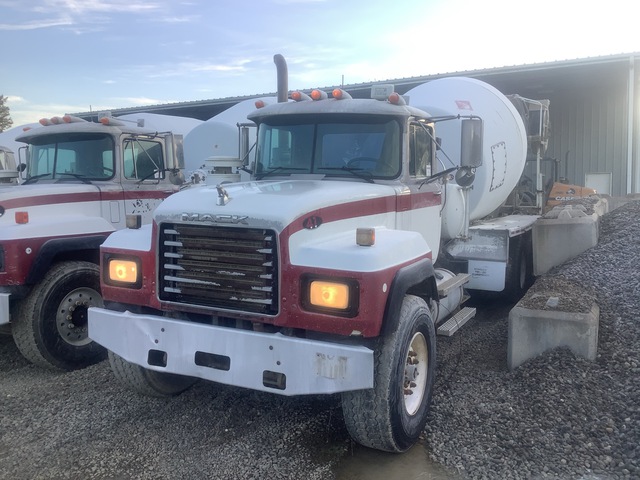 1999 Mack RD690S 6x4 Mixer Truck