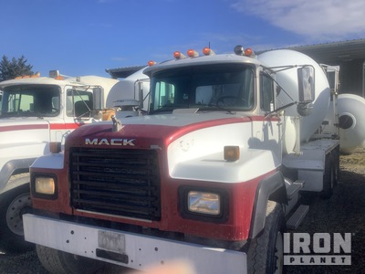 1999 Mack RD690S 6x4 Camion malaxeur