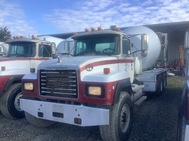 1999 Mack RD690S 10x4 Mixer Truck