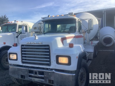 2000 Mack RD688S 6x4 Mixer Truck