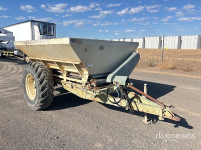 Marshall MultiSpread 840T Tow Behind S/A Spandifertilizzante