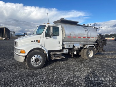 Bearcat on 2002 Sterling M7500 4x2 Asphaltverteiler-Lkw
