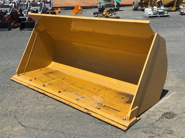 XCMG 2580 mm Bucket w/ Hydraulic Coupler Wheel Loader Bucket (Unused) XCMG 2580 mm Bucket w/ Hydraulic Coupler Wheel Loader Bucket (Unused)
