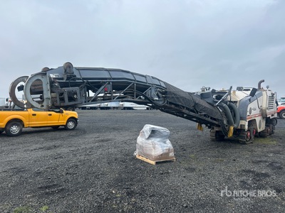 2008 Wirtgen W120F Tracked Asfalteer frees machine