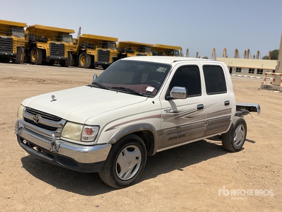 2004 Toyota Hilux 4x2 Crew Cab Pickup