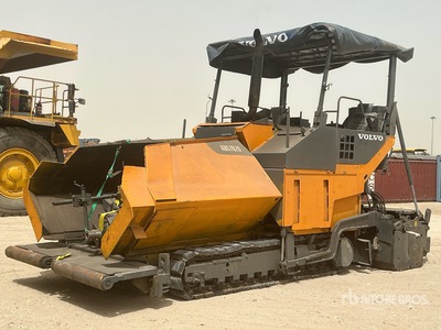 2016 Volvo P7820 Track Asphalt Paver