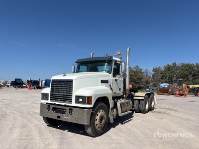 2019 Mack Pinnacle PI64T 6x4 T/A Dagcabine Trekker
