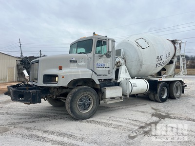 1999 International Paystar 5000 6x4 Mixer Truck