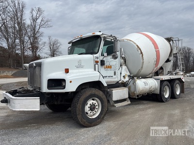 2005 International PayStar 5600i 6x4 ミキサートラック