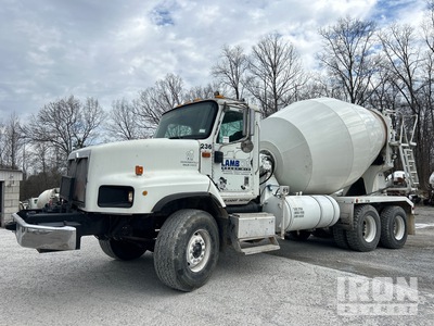 2005 International PayStar 5600i 6x4 Camion hormigonera