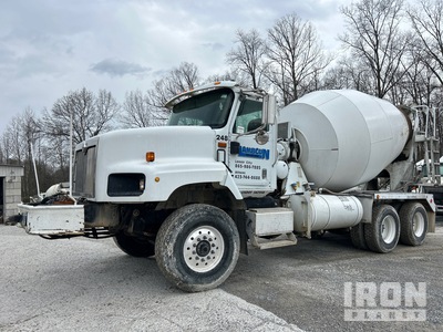 2005 International PayStar 5600i 6x4 Camion hormigonera