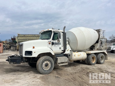 2005 International PayStar 5600i 6x4 ミキサートラック