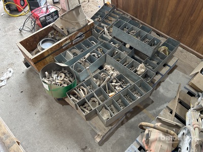 Quantity of Misc Bolts Varios otros