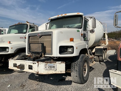 2010 International PayStar 5600i 6x4 Camion hormigonera (Inoperable)