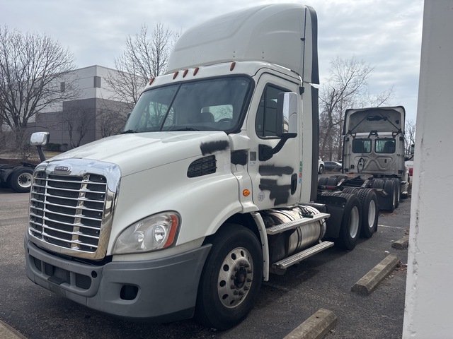 2016 Freightliner Cascadia 113 6x4 T/A Day Cab Truck Tractor 2016 Freightliner Cascadia 113 6x4 T/A Day Cab Truck Tractor