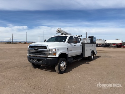 2019 Chevrolet Silverado 5500HD 4x2 Crew Cab Ciężarówka serwisowa