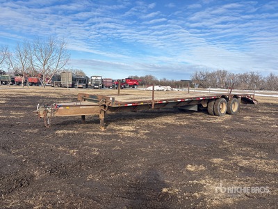 1998 PJ Trailers 34 ft T/A Remolque Portamaquinaria