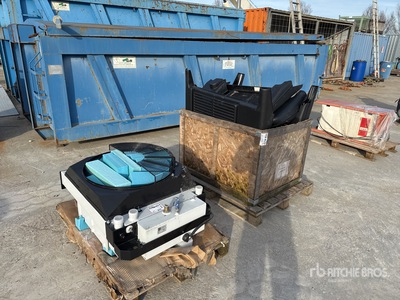Quantity of (2) Pallets of and Spare Parts ラジエーター