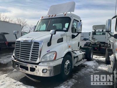 2012 Freightliner CA113 4x2 تراكتور شاحنة (أحادي المحور)