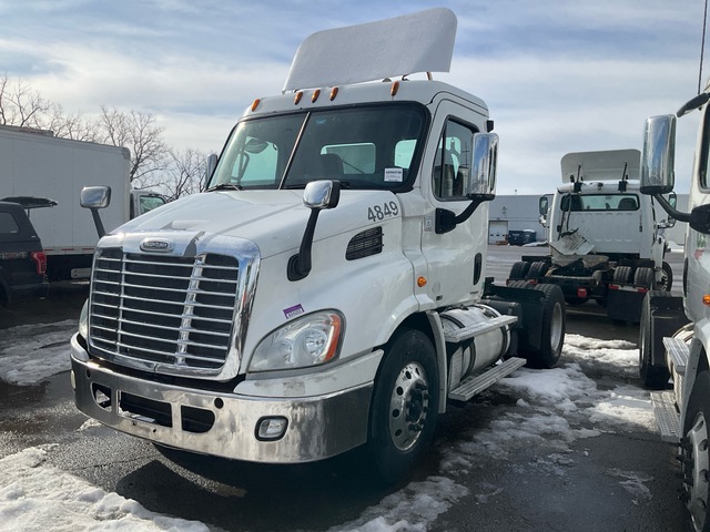 2012 Freightliner CA113 4x2 S/A Day Cab Truck Tractor 2012 Freightliner CA113 4x2 S/A Day Cab Truck Tractor