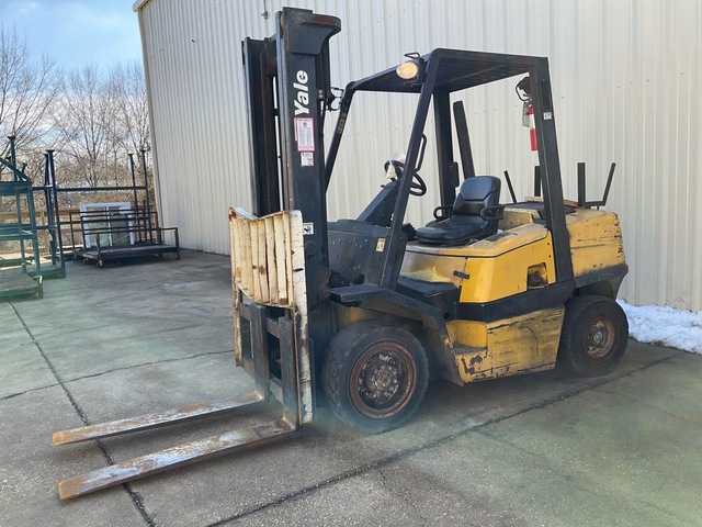 2005 Yale GDP080LJNPBV097 8000 lb Pneumatic Tire Forklift