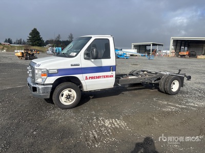 2018 Ford E-350 4x2 Cab and Chassis