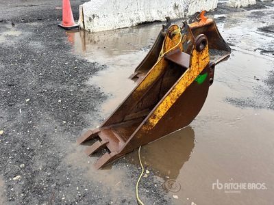 11 in Digging Excavator Bucket